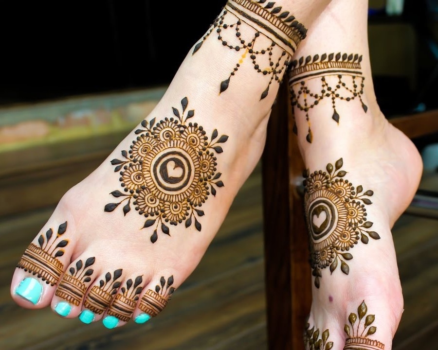 Latest Mehndi Designs For Eid 2018: Hands and Feet 