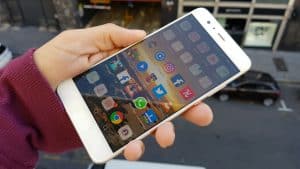 Top 5 Longest Battery Life Smartphones in Pakistan in 2018