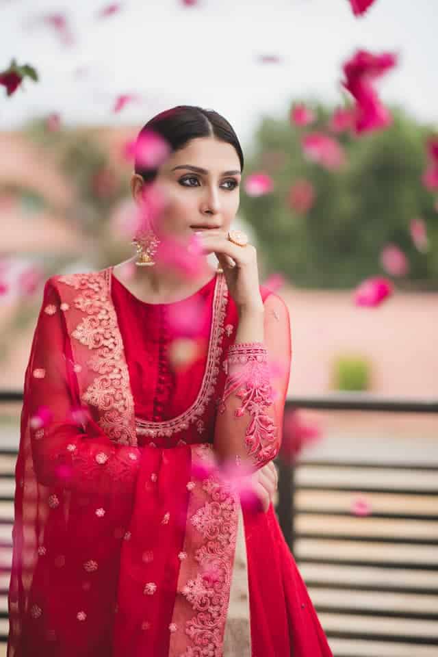 Watch out Breathtaking Photo-Shoot of Most Beautiful Actress Ayeza Khan for Eid 2018 