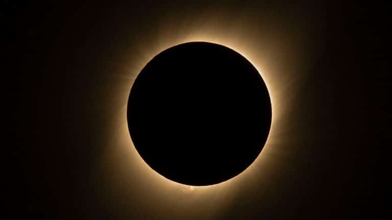 Total-solar-eclipse - Daytimes.pk